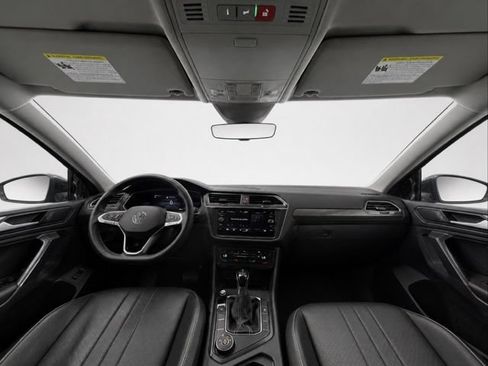 Used 2022 Volkswagen Tiguan SE AWD/4WD image 11