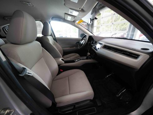 Used 2016 Honda HR-V LX image 27
