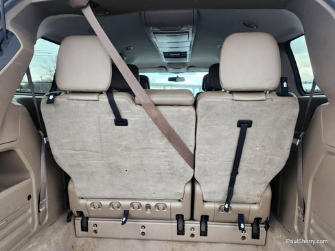 Used 2014 Chrysler Town & Country Touring image 23