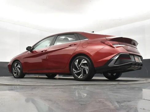 Used 2024 Hyundai Elantra Limited image 12