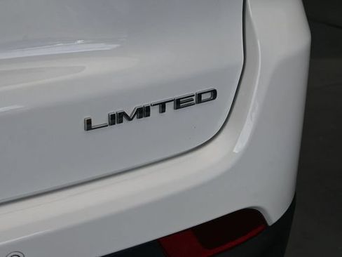 Used 2025 Jeep Compass Limited AWD/4WD image 12