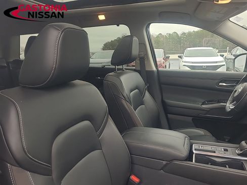 Used 2024 Nissan Pathfinder SL w/ SL Premium Package image 22