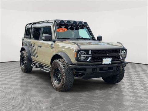 Used 2025 Ford Bronco Badlands AWD/4WD image 1