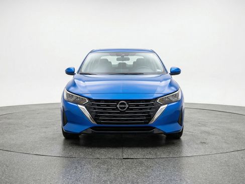 Used 2025 Nissan Sentra SV image 2