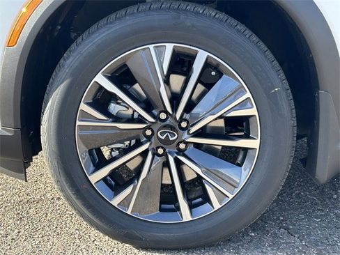 New 2026 INFINITI QX60 Luxe image 10