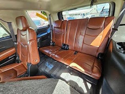 Used 2015 Cadillac Escalade Luxury image 21