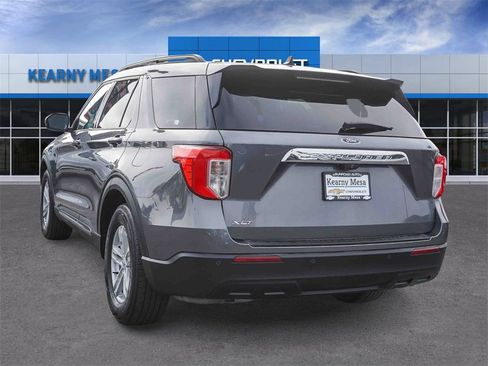 Used 2021 Ford Explorer XLT image 4