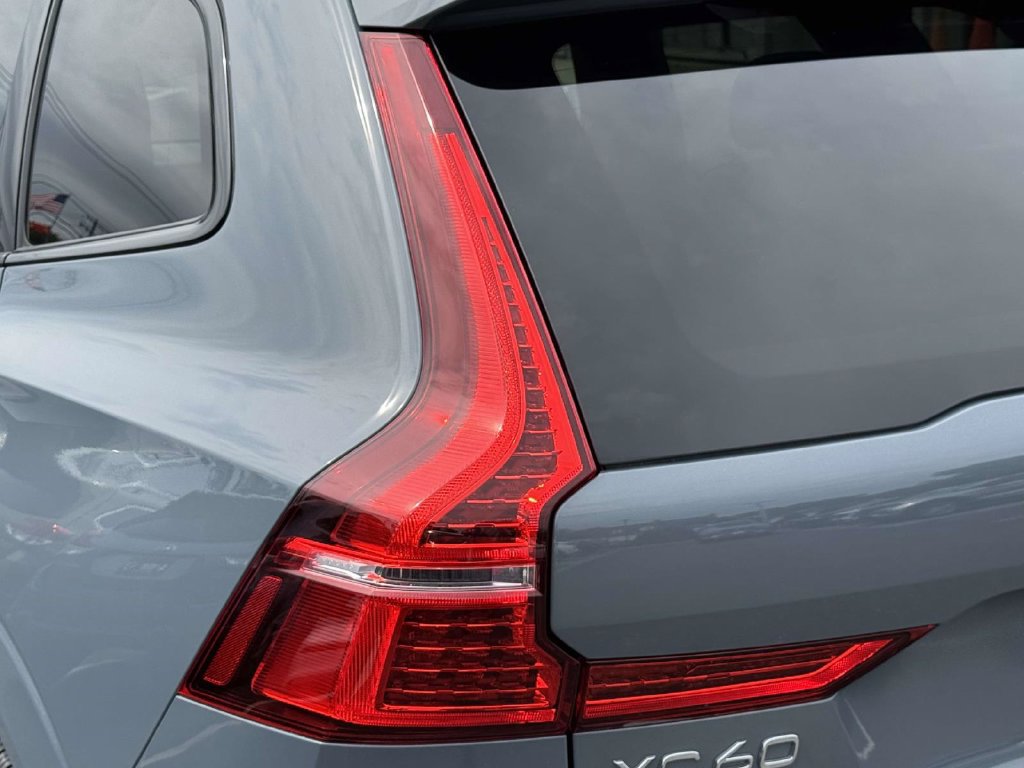 Certified 2024 Volvo XC60 B5 Core w/ Protection Package Premier AWD/4WD image 8