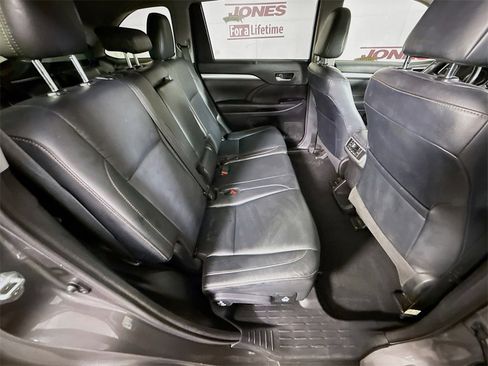 Used 2018 Toyota Highlander XLE image 30