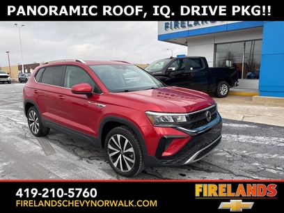 Used 2022 Volkswagen Taos SE w/ Panoramic Sunroof Package