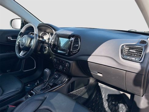 Used 2020 Jeep Compass Latitude image 27