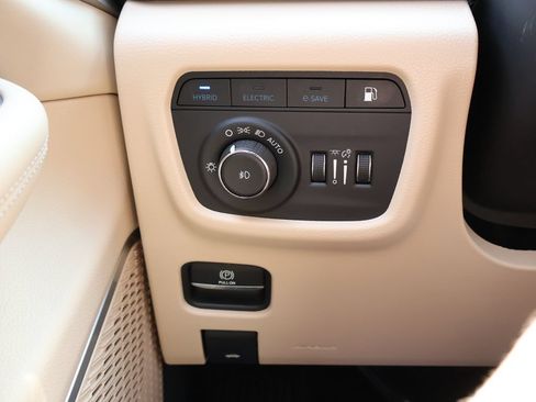 Used 2022 Jeep Grand Cherokee Limited 4xe w/ Luxury Tech Group II AWD/4WD image 31
