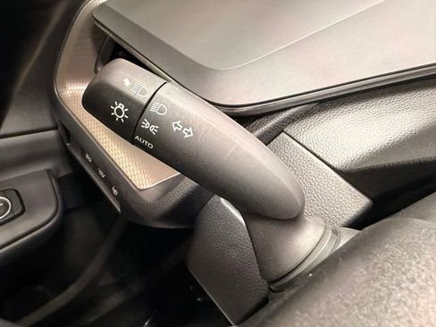 Used 2024 Toyota Prius XLE FWD image 25