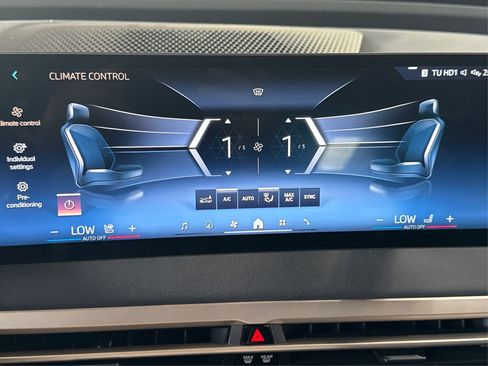 Used 2024 BMW iX xDrive50 w/ Sport Package image 33