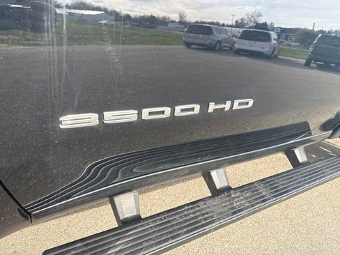 Used 2022 GMC Sierra 3500 SLE w/ SLE Convenience Package AWD/4WD image 4