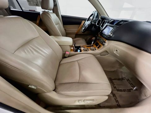 Used 2010 Toyota Highlander Limited w/ Extra Value Pkg 3 AWD/4WD image 31
