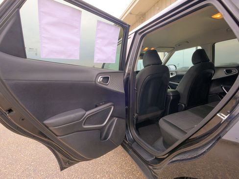 Used 2023 Kia Soul LX w/ LX Technology Package image 29