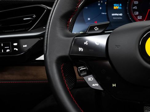 Used 2023 Ferrari SF90 Spider image 35