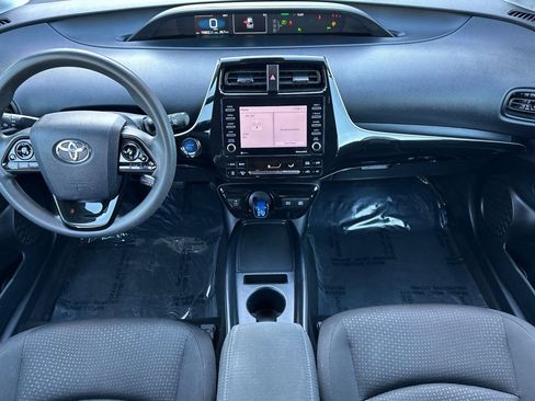 Used 2022 Toyota Prius LE image 12