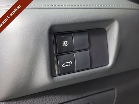 Used 2022 Toyota Highlander XLE AWD/4WD image 27
