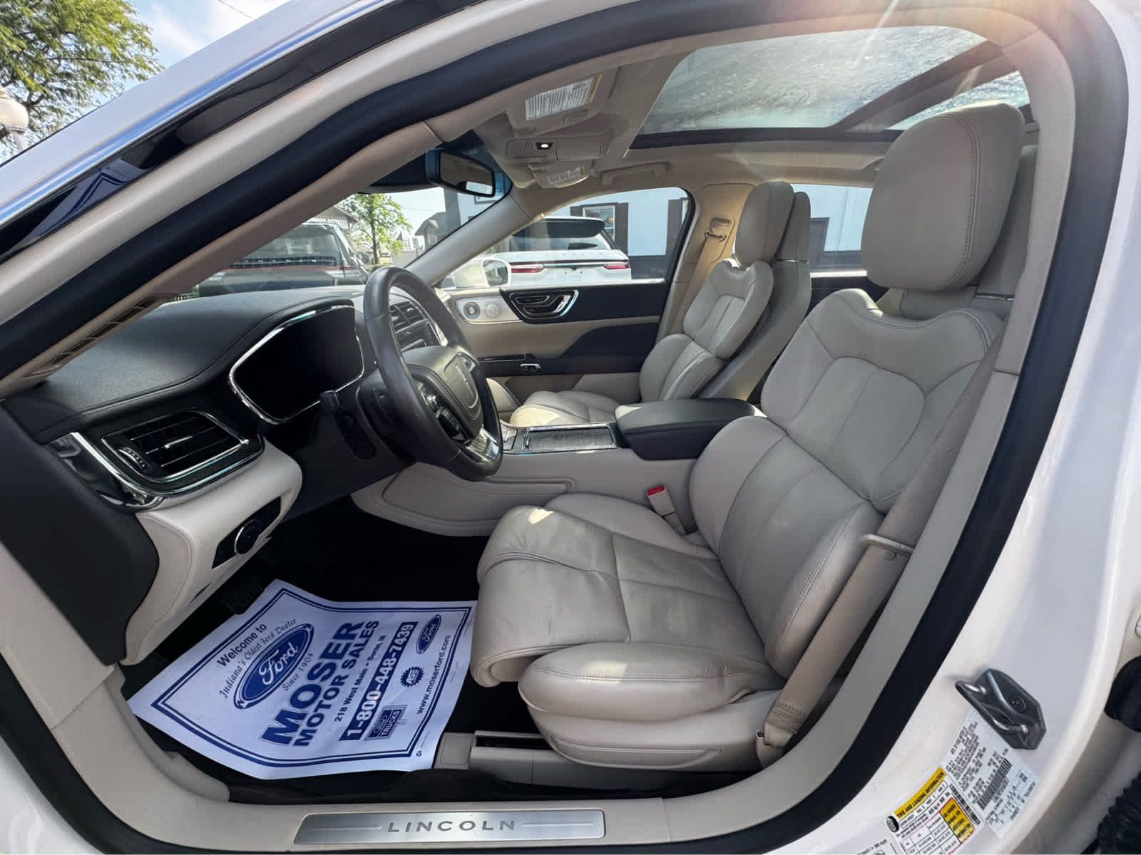 Used 2017 Lincoln Continental Reserve w/ Luxury Package FWD image 2