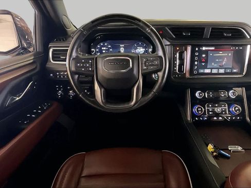 Used 2023 GMC Yukon XL Denali Ultimate AWD/4WD image 5