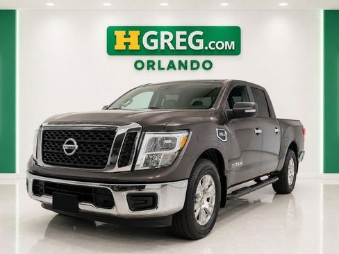 Used 2017 Nissan Titan SV RWD image 4