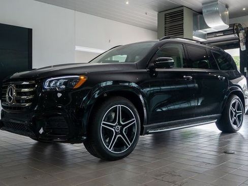 Used 2026 Mercedes-Benz GLS 450 4MATIC image 3