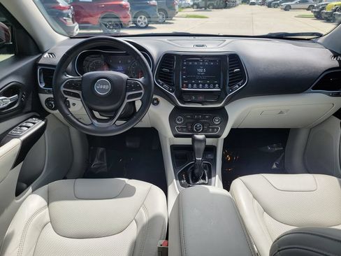 Used 2020 Jeep Cherokee Limited FWD image 16