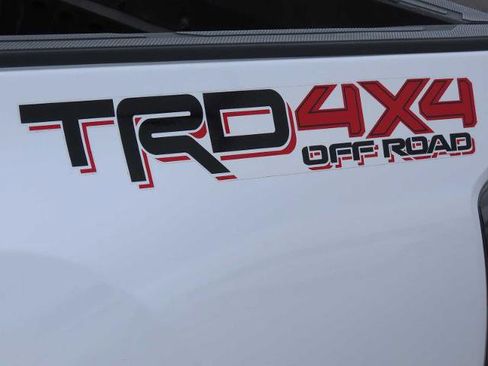 Used 2022 Toyota Tacoma TRD Off-Road image 13