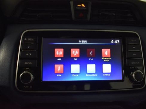Used 2025 Nissan Versa SV w/ Trunk Package FWD image 18