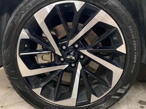 Used 2024 Mitsubishi Outlander FWD image 16