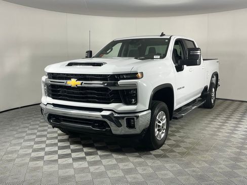 Used 2025 Chevrolet Silverado 2500 LT w/ Convenience Package image 2