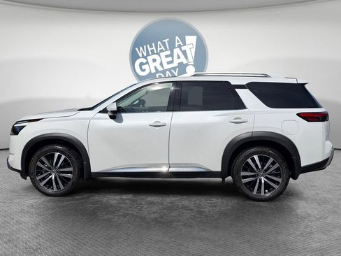 Used 2025 Nissan Pathfinder Platinum AWD/4WD image 7