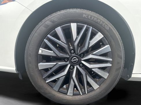 Used 2025 Nissan Altima 2.5 SV FWD image 53