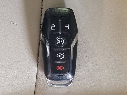 Used 2016 Lincoln MKZ Hybrid image 32