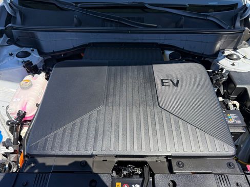 Certified 2024 Hyundai Kona SEL FWD image 20