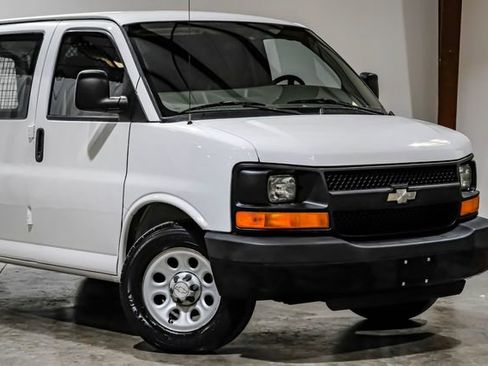 Used 2009 Chevrolet Express 1500 image 12