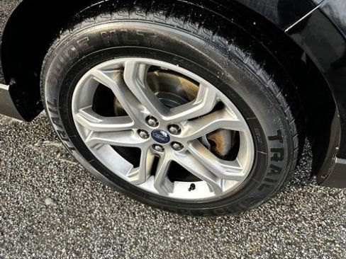 Used 2018 Ford Edge Titanium image 9