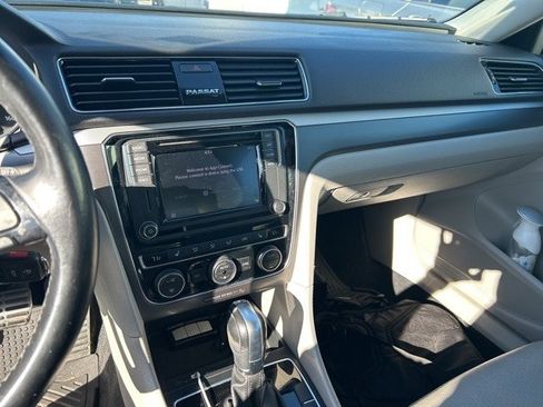 Used 2018 Volkswagen Passat 2.0T R-Line image 13