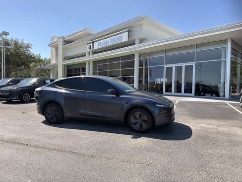 Used 2026 Tesla Model Y AWD image 1