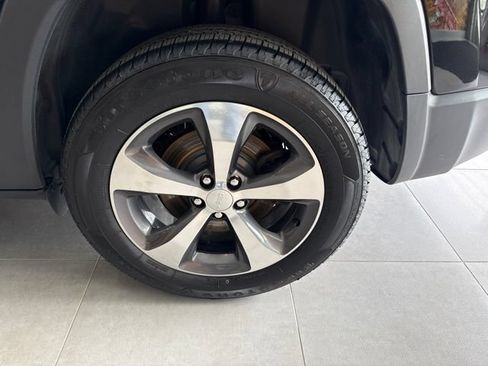 Used 2019 Jeep Cherokee Limited AWD/4WD image 14