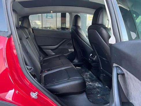 Used 2022 Tesla Model Y Long Range image 10