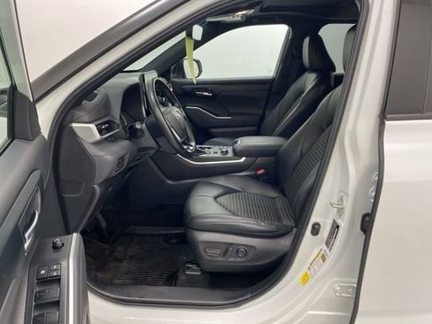 Used 2023 Toyota Highlander XSE AWD/4WD image 11