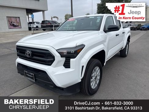 Used 2025 Toyota Tacoma SR image 1