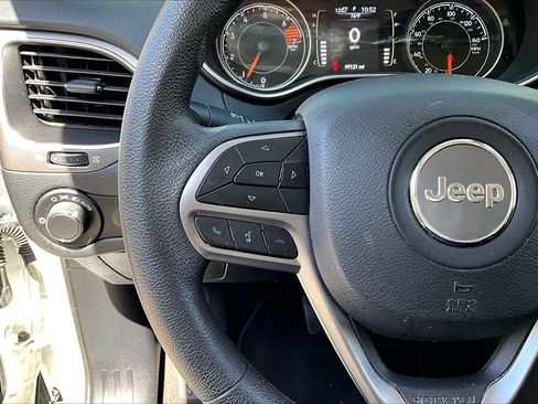 Used 2020 Jeep Cherokee Latitude FWD image 9