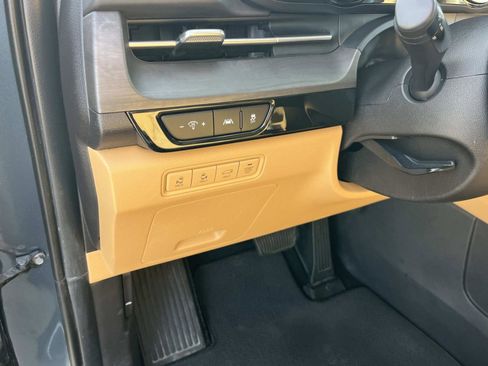 Certified 2024 Kia Carnival EX image 25