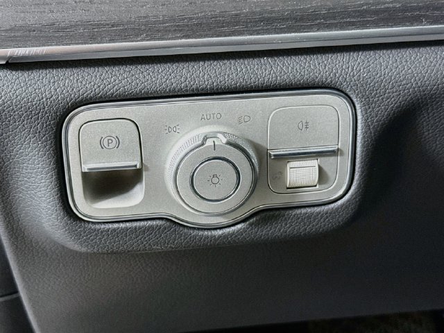 Used 2025 Mercedes-Benz GLE 450 4MATIC image 10
