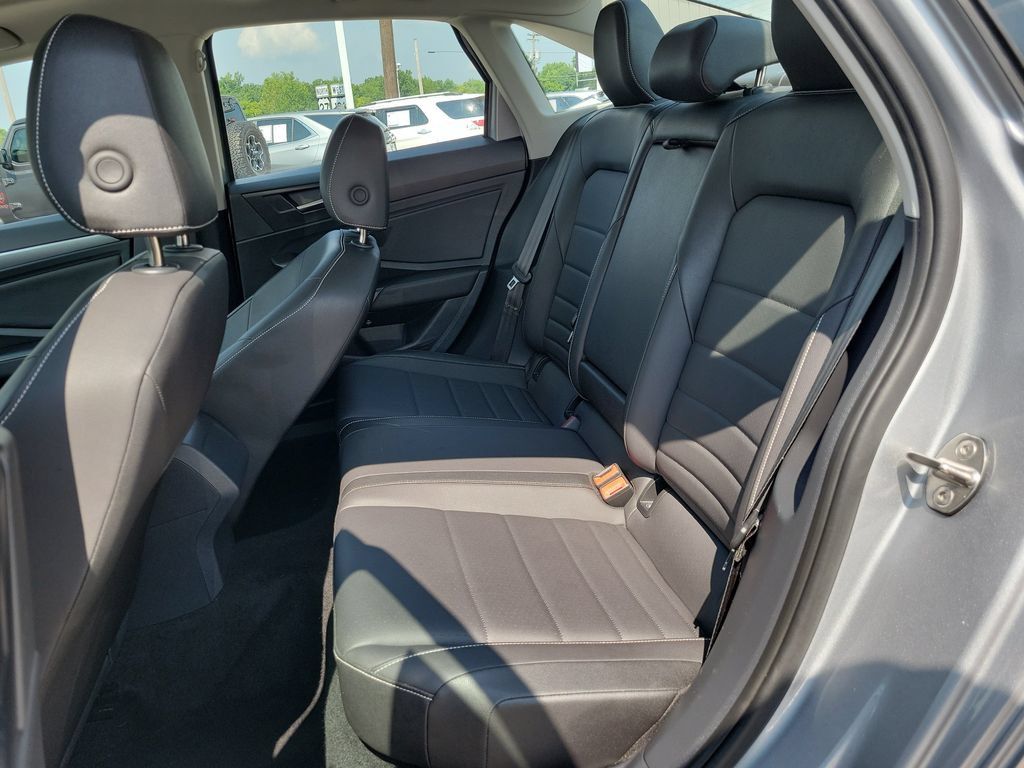 Used 2024 Volkswagen Jetta SE FWD image 12