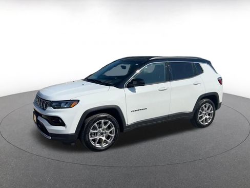 Used 2025 Jeep Compass Limited AWD/4WD image 8